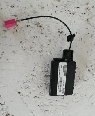 Dodge Challenger Antenna control unit P68186558AA