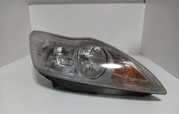 Ford Focus Headlight/headlamp 8M5113W029AE 011402 0077R00