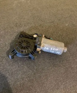 Mercedes-Benz E W210 Front door window regulator motor 191742XXX