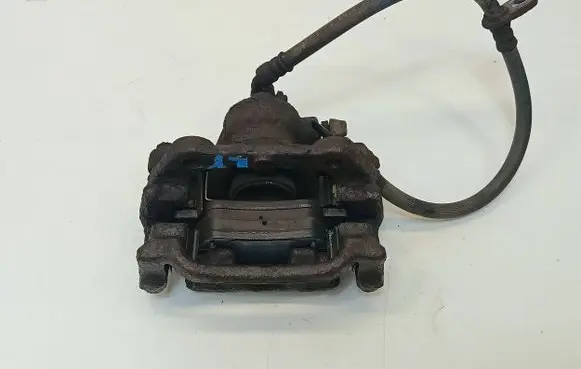 Honda CR-V Rear brake caliper