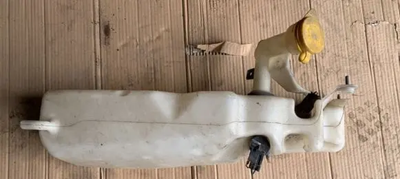 Windshield washer fluid reservoir/tank