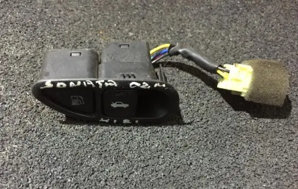 Hyundai Sonata Tailgate opening switch 935553d0102