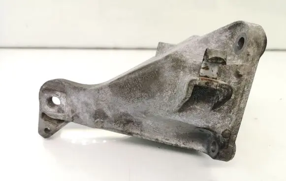 BMW 1 E81 E87 Engine mounting bracket 6781916 2211678191601