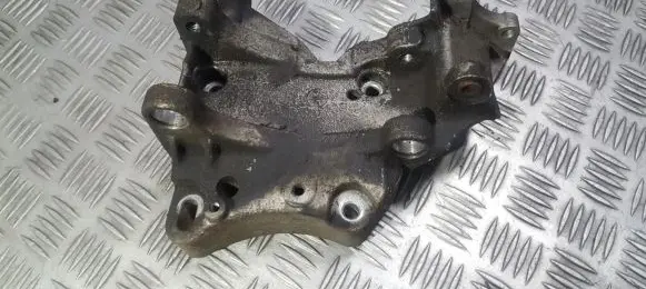 Peugeot 307 Engine mounting bracket 964910280