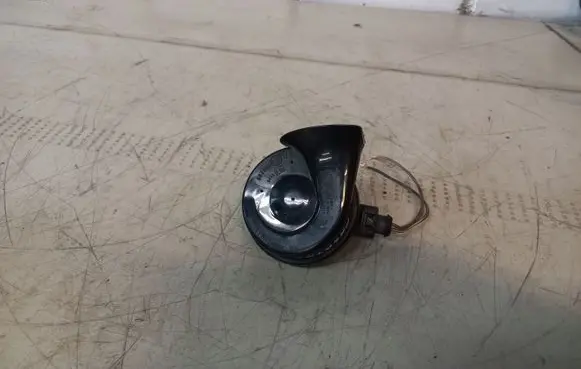 Volkswagen PASSAT B6 Horn signal 28657625