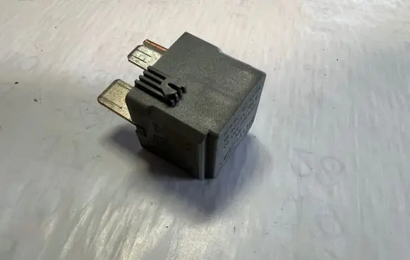 Mercedes-Benz C W203 Other relay A0025422619 4RA00779307