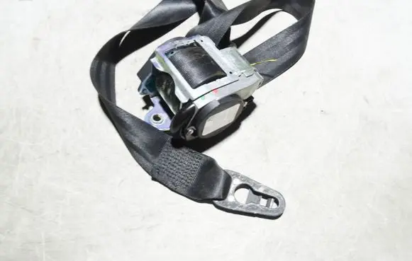 Audi A4 S4 B7 8E 8H Front seatbelt 8E0857706G