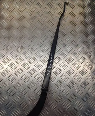 Front wiper blade arm