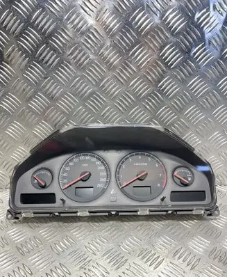 Volvo V70 Speedometer (instrument cluster) 9499668