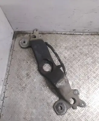 Gearbox mounting bracket