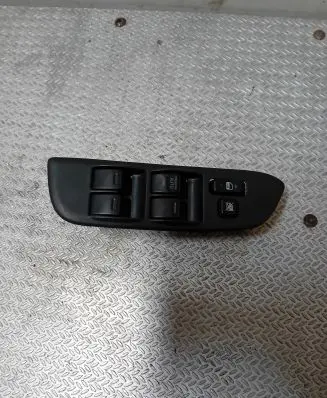 Toyota RAV 4 (XA20) Electric window control switch 8482042180