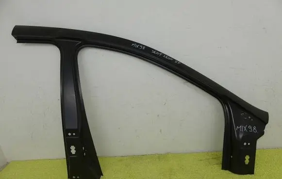 Seat Leon (5F) Front door card panel trim