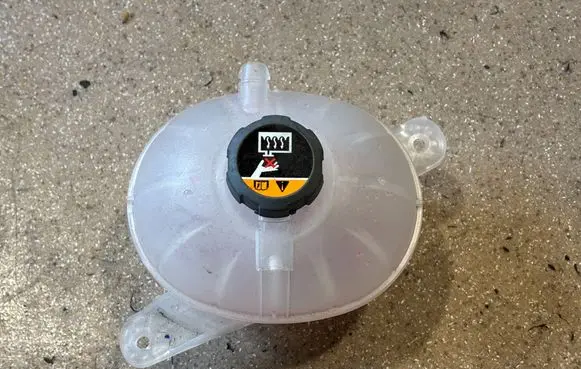 KIA Sorento IV Coolant expansion tank/reservoir 25430P2000