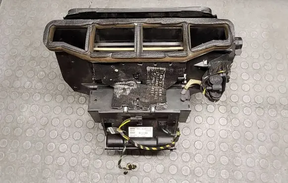 BMW X3 E83 Interior heater climate box assembly 9137619