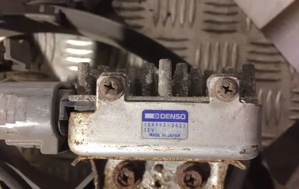 Mitsubishi Galant Coolant fan relay 1049933021