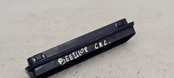 Volkswagen New Beetle Quarter panel pressure vent 6X0819465D