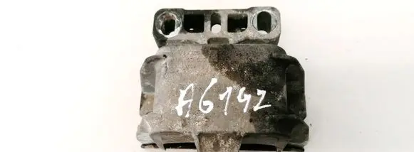 Skoda Octavia Mk1 (1U) Engine mount bracket 1J0199555