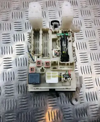 Toyota Auris 150 Fuse box set 8273002140A
