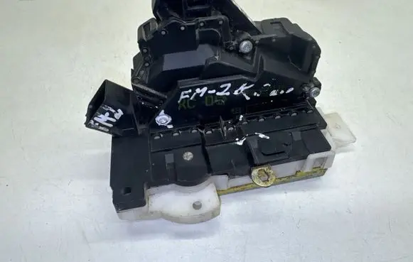 Ford Mondeo Mk III Rear door lock 2S4AA26413EA