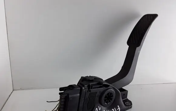 Ford Fiesta Accelerator throttle pedal 8V219F836AB 6PV00951720