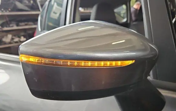 Front door electric wing mirror