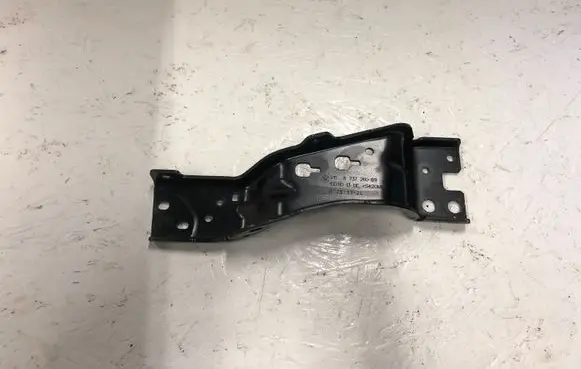 BMW 1 F70 Radiator support slam panel bracket 10031013 8737260 51118737260