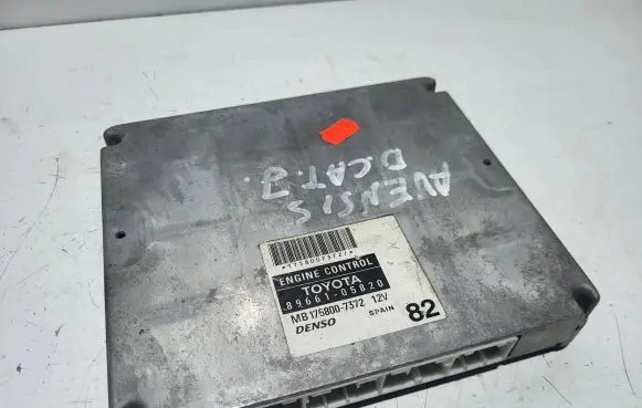 Toyota Avensis T250 Engine control unit/module 8966105820 1758007372 MB1758007372
