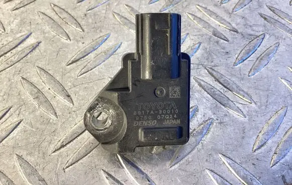 Lexus IS III XE30 Airbag deployment crash/impact sensor 8917A30010 975007Q24