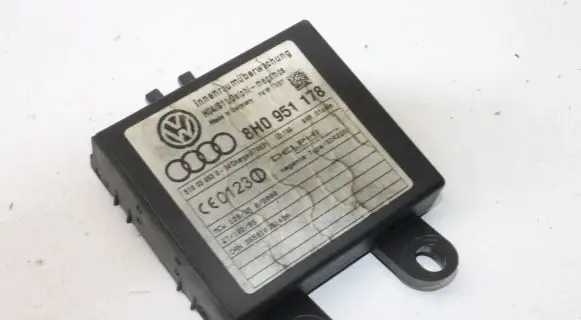 Audi A4 S4 B7 8E 8H Alarm control unit/module 8H0951178