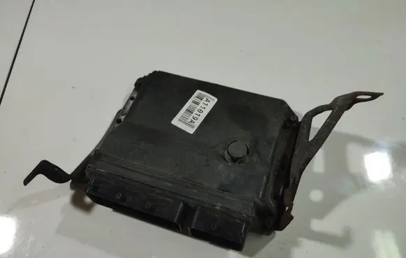 Toyota Avensis T270 Engine control unit/module 8966105D22