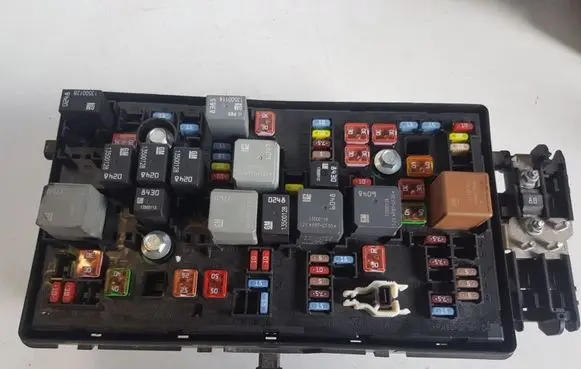Opel Insignia A Fuse module 13222782 13255300WPF