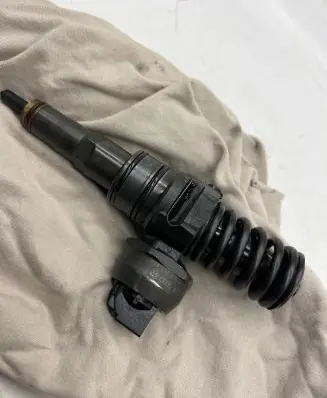 Volkswagen Caddy Fuel injector 038130073AG