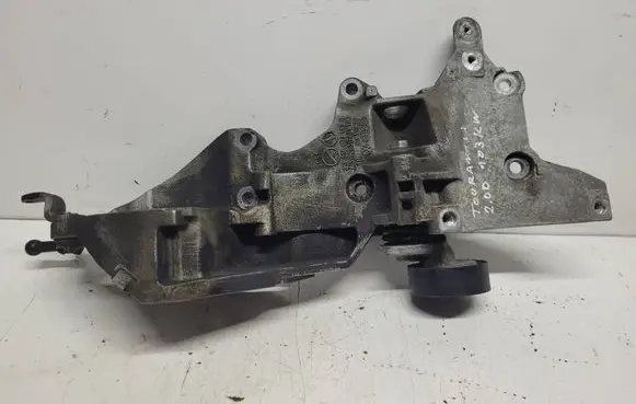 Volkswagen Touran II Generator/alternator bracket 03L903143