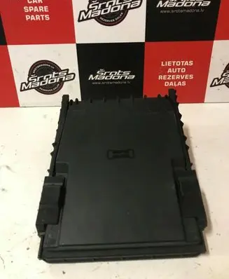 Volkswagen PASSAT B6 Fuse box cover 1K0937132F