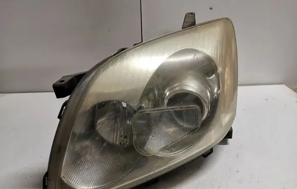 Toyota Avensis T250 Headlight/headlamp