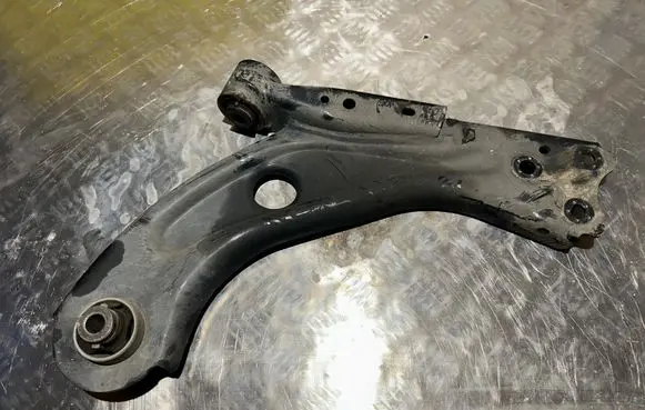 Peugeot 308 Front lower control arm/wishbone