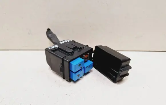 Mitsubishi i-MiEV Relay mounting block 