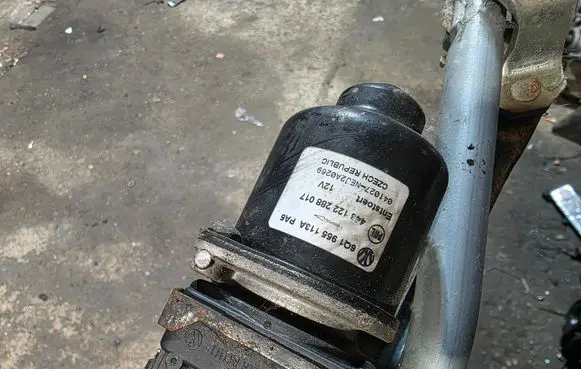 Front wiper linkage and motor