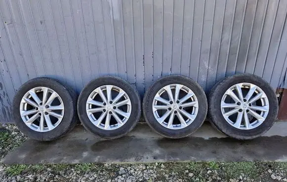 Nissan Qashqai R17 alloy rim 