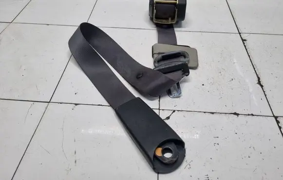 Jaguar XJ X300 Front seatbelt 7037994