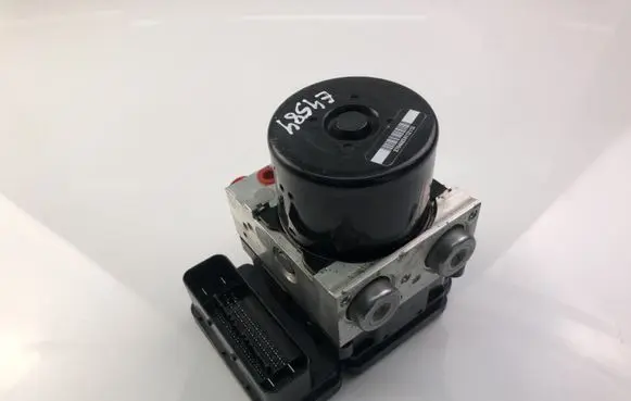 Volvo C30 ABS Pump 10096104083
