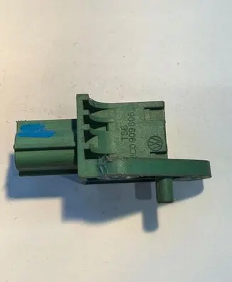 Volkswagen PASSAT B6 Airbag deployment crash/impact sensor