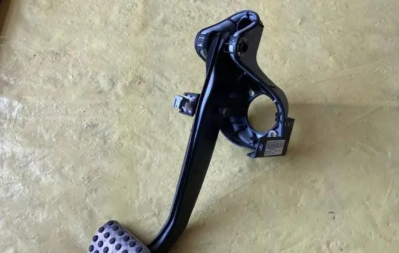 Mercedes-Benz C AMG W204 Brake pedal A2042902301 A1702900182 A204292024