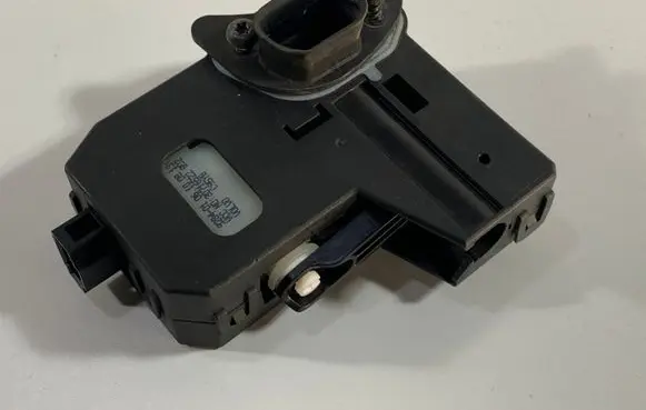 Fuel tank cap lock motor