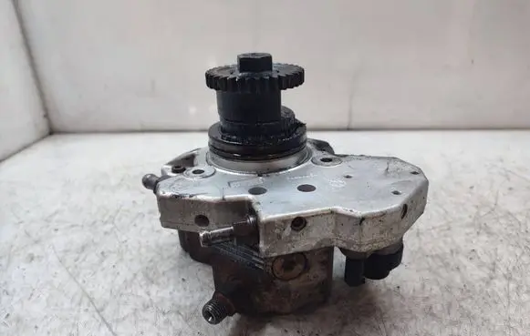 Mercedes-Benz ML W164 Fuel injection high pressure pump 0445010359