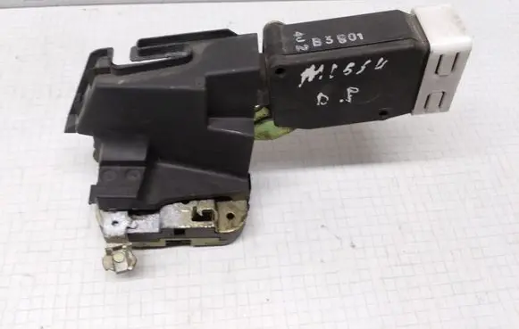 Mitsubishi Carisma Front door lock