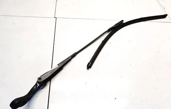Mercedes-Benz A W169 Front wiper blade arm a1698208240