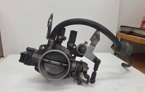 BMW 3 E36 Throttle body valve 1748092