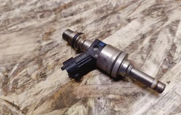 Porsche Panamera (970) Fuel injector 94811012822