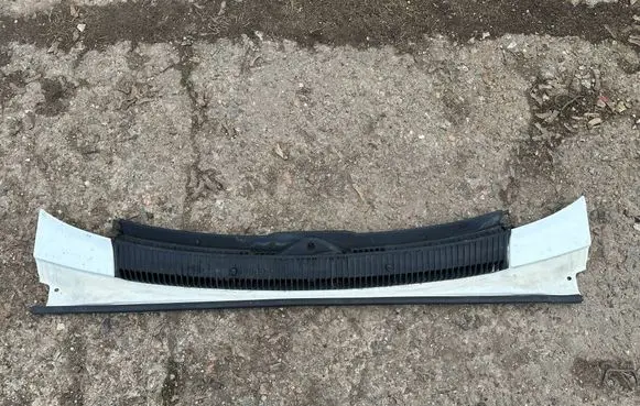 Honda Prelude Wiper trim 60641-SB0-673